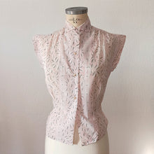 Charger l'image dans la galerie, 1950s - FRANCE - DEADSTOCK - Pink Nylon Blouse - Sz. 42