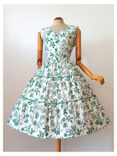 Charger l'image dans la galerie, 1940s 1950s - Stunning Green Floral Textured Cotton Dress - W28 (72cm)