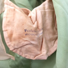 Cargar imagen en el visor de la galería, 1930s - Exquisite Art Deco Green Silk Blouse - W28 (72cm)