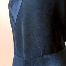 Cargar imagen en el visor de la galería, 1930s - Outstanding Art Deco Texture Block Dress - W33 (84cm)