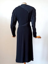 Cargar imagen en el visor de la galería, 1930s - Outstanding Art Deco Texture Block Dress - W33 (84cm)