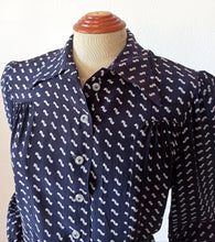 Load image into Gallery viewer, 1930s 1940s - Adorable Printed Silk Blouse - W34 (88cm)