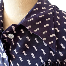 Load image into Gallery viewer, 1930s 1940s - Adorable Printed Silk Blouse - W34 (88cm)