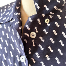 Load image into Gallery viewer, 1930s 1940s - Adorable Printed Silk Blouse - W34 (88cm)