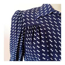 Load image into Gallery viewer, 1930s 1940s - Adorable Printed Silk Blouse - W34 (88cm)