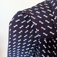 Load image into Gallery viewer, 1930s 1940s - Adorable Printed Silk Blouse - W34 (88cm)