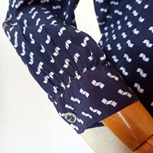 Load image into Gallery viewer, 1930s 1940s - Adorable Printed Silk Blouse - W34 (88cm)
