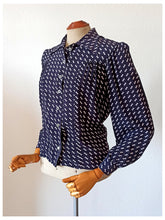 Load image into Gallery viewer, 1930s 1940s - Adorable Printed Silk Blouse - W34 (88cm)