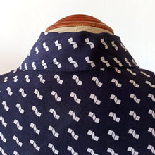 Load image into Gallery viewer, 1930s 1940s - Adorable Printed Silk Blouse - W34 (88cm)