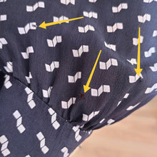 Load image into Gallery viewer, 1930s 1940s - Adorable Printed Silk Blouse - W34 (88cm)