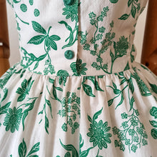 Charger l'image dans la galerie, 1940s 1950s - Stunning Green Floral Textured Cotton Dress - W28 (72cm)