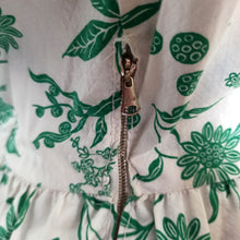 Charger l'image dans la galerie, 1940s 1950s - Stunning Green Floral Textured Cotton Dress - W28 (72cm)