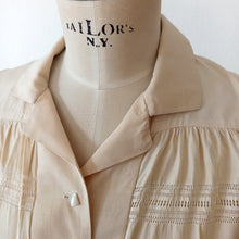 Charger l'image dans la galerie, 1930s 1940s - Gorgeous Sand Silk Blouse - W31 (80cm)