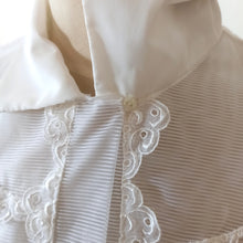 Charger l'image dans la galerie, 1950s - Lovely White Nylon Blouse - Sz. 52