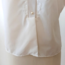 Charger l'image dans la galerie, 1950s - Lovely White Nylon Blouse - Sz. 52