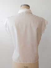 Charger l'image dans la galerie, 1950s - Lovely White Nylon Blouse - Sz. 52