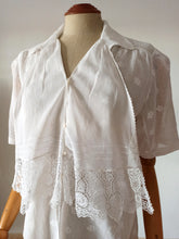 Cargar imagen en el visor de la galería, 1920s 1930s - Exquisite Hand Embroidered Smoked Cotton Blouse