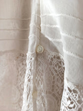 Cargar imagen en el visor de la galería, 1920s 1930s - Exquisite Hand Embroidered Smoked Cotton Blouse