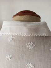 Cargar imagen en el visor de la galería, 1920s 1930s - Exquisite Hand Embroidered Smoked Cotton Blouse