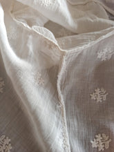 Cargar imagen en el visor de la galería, 1920s 1930s - Exquisite Hand Embroidered Smoked Cotton Blouse