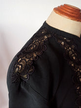 Charger l'image dans la galerie, 1940s 1950s - Stunning Black Rayon Blouse - Sz. 44