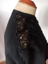 Charger l'image dans la galerie, 1940s 1950s - Stunning Black Rayon Blouse - Sz. 44