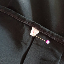 Charger l'image dans la galerie, 1940s 1950s - Stunning Black Rayon Blouse - Sz. 44