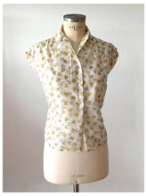 Charger l'image dans la galerie, 1950s - FRANCE - DEADSTOCK - Printed Nylon Blouse - Sz. 42