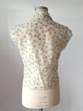 Charger l'image dans la galerie, 1950s - FRANCE - DEADSTOCK - Printed Nylon Blouse - Sz. 42