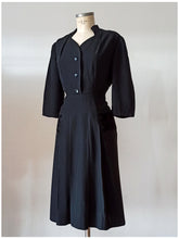 Cargar imagen en el visor de la galería, 1940s - Superb Velvet Pockets Black Gab Rayon Dress - W36 (92cm)