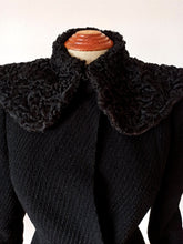 Cargar imagen en el visor de la galería, 1930s 1940s - Superb Black Buckle Back Wool Coat - W29 (74cm)