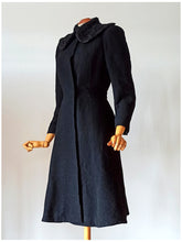 Cargar imagen en el visor de la galería, 1930s 1940s - Superb Black Buckle Back Wool Coat - W29 (74cm)