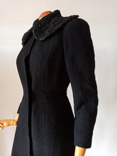 Cargar imagen en el visor de la galería, 1930s 1940s - Superb Black Buckle Back Wool Coat - W29 (74cm)