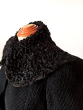 Cargar imagen en el visor de la galería, 1930s 1940s - Superb Black Buckle Back Wool Coat - W29 (74cm)