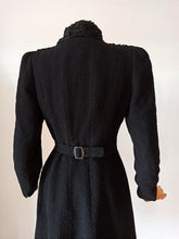 Cargar imagen en el visor de la galería, 1930s 1940s - Superb Black Buckle Back Wool Coat - W29 (74cm)