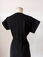 Charger l'image dans la galerie, 1940s 1950s - EUREKA, USA - Stunning Pink & Black Grapes Dress - W35 (88cm)