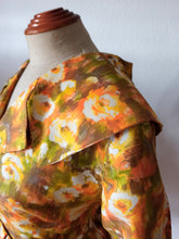Charger l'image dans la galerie, 1950s - LADY LM - Spectacular Abstract Roseprint Silk Dress - W31 (78cm)
