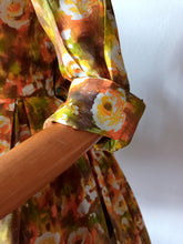 Charger l'image dans la galerie, 1950s - LADY LM - Spectacular Abstract Roseprint Silk Dress - W31 (78cm)