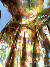 Charger l'image dans la galerie, 1950s - LADY LM - Spectacular Abstract Roseprint Silk Dress - W31 (78cm)