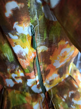 Charger l'image dans la galerie, 1950s - LADY LM - Spectacular Abstract Roseprint Silk Dress - W31 (78cm)