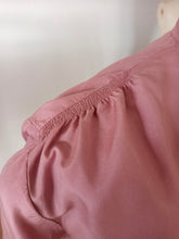Cargar imagen en el visor de la galería, 1940s - Sublime Antique Pink Silk Blouse - Sz. 46