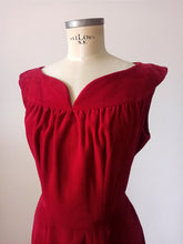 Charger l'image dans la galerie, 1950s 1960s - Stunning Red Wine Velvet Cocktail Dress - W31.5 (80cm)