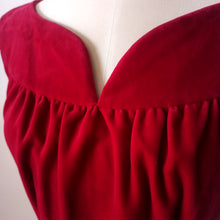Charger l'image dans la galerie, 1950s 1960s - Stunning Red Wine Velvet Cocktail Dress - W31.5 (80cm)