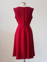 Charger l'image dans la galerie, 1950s 1960s - Stunning Red Wine Velvet Cocktail Dress - W31.5 (80cm)
