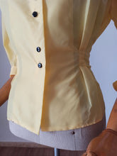 Cargar imagen en el visor de la galería, 1940s 1950s - BERTYS, Paris - Stunning New Look Yellow Blouse - Sz. 44
