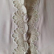 Charger l'image dans la galerie, 1940s - Exquisite Sand Rayon Handmade Lace Blouse - W39 (100cm)