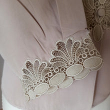Charger l'image dans la galerie, 1940s - Exquisite Sand Rayon Handmade Lace Blouse - W39 (100cm)