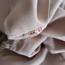 Charger l'image dans la galerie, 1940s - Exquisite Sand Rayon Handmade Lace Blouse - W39 (100cm)