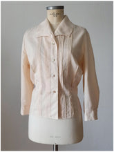 Cargar imagen en el visor de la galería, 1940s 1950s - Gorgeous Textured Silk Blouse - Sz 46