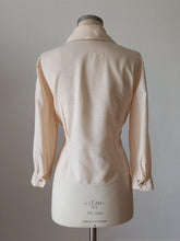 Cargar imagen en el visor de la galería, 1940s 1950s - Gorgeous Textured Silk Blouse - Sz 46